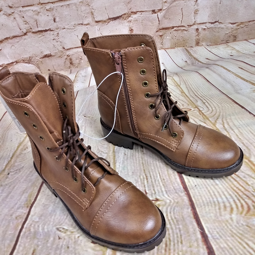 Boots Ankle. Brown 6 woman